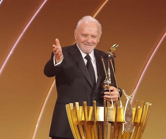 Антъни Хопкинс с награда за цялостно творчество на JoyAwards в Саудитска Арабия